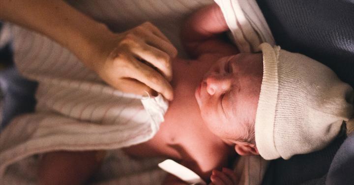 Bayi Baru Lahir Di Bedong