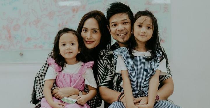 artika wanita sukses karir dan keluarga