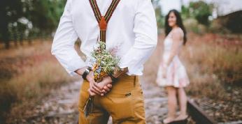 7 Cara Intim Dengan Pasangan Tanpa Harus Bercinta, Dads Mesti Coba Nih