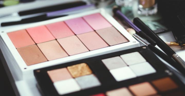 eye shadow matte