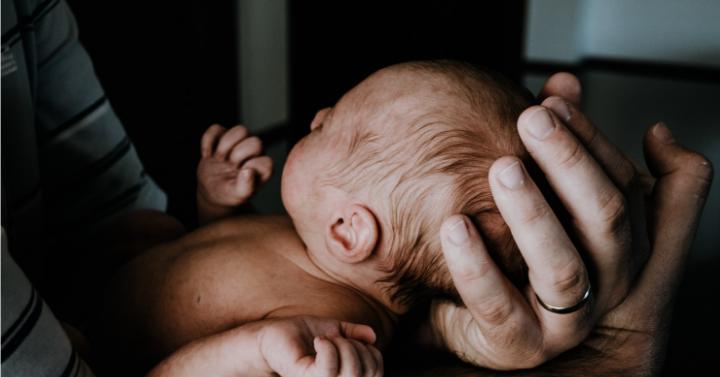 Memijat Bayi Baru Lahir