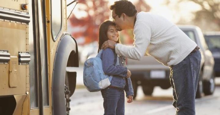 ayah antar anak