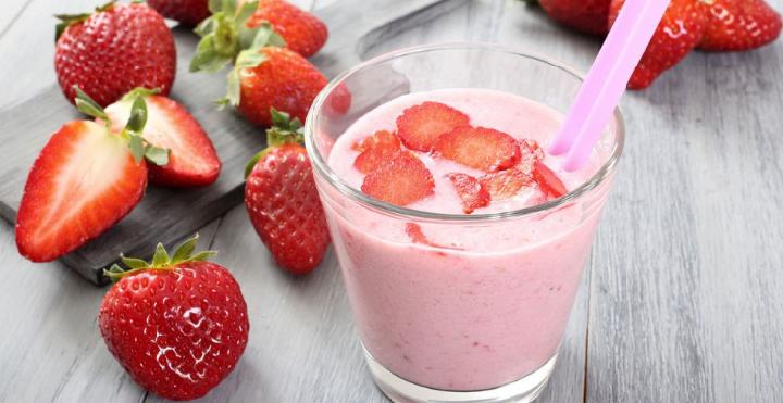 Strawberry Air Kelapa Untuk Menu Berbuka Yang Menyegarkan
