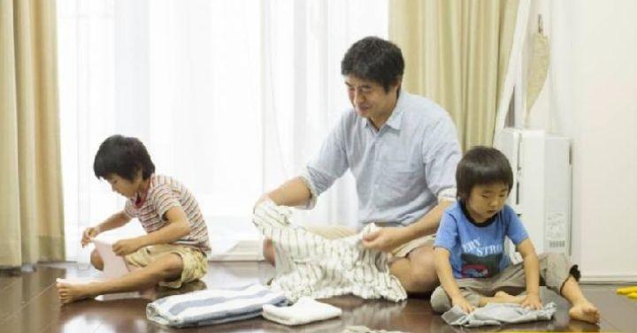 Anak Laki-Laki Belajar Bersikap Dari Ayahnya Actions Speak Louder Than Words