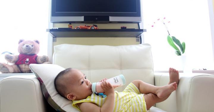 Perhatikan Konsumsi Utama Makanan Bayi Ya Moms. Baik ASI Atau Sufor