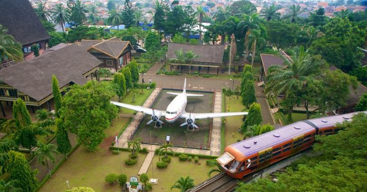 Tempat Wisata Edukatif Di Jakarta Agar Liburan Si Kecil Bermanfaat, Taman Mini Indonesia Indah