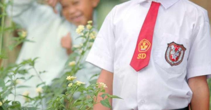 Moms, Yuk Berikan Uang Jajan yang Cukup untuk Anak SD Per Hari
