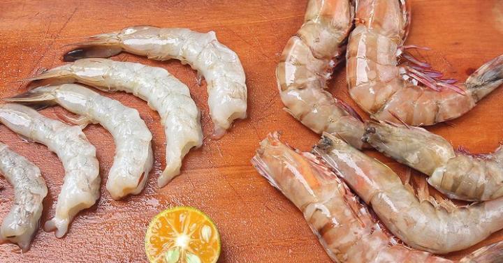 https://h.mamimo.my.id/img/2020/02/cara-mengupas-kulit-udang-dengan-mudah.jpg