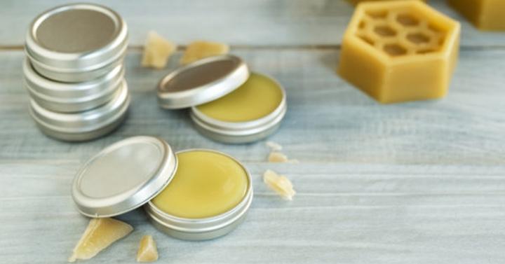 Cara Mengatasi Bibir Kering Dan Mengelupas Lip Balm