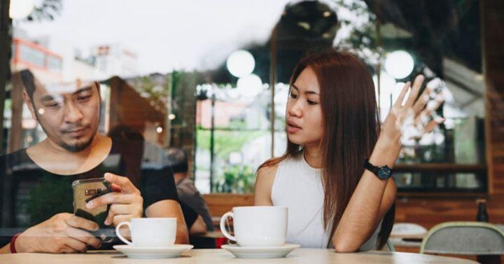 zodiak paling cuek di chat