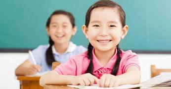 Kapan Anak Mulai Sekolah? Kenali 7 Tanda Penting Ini Moms!