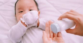 Cara Memilih Bedak Gatal Biang Keringat Untuk Bayi Di Bawah 1 Tahun
