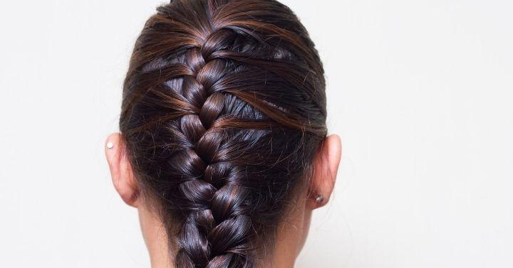 kepang rambut anak perempuan