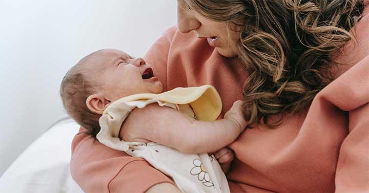 cara menghentikan bayi menangis